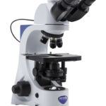 microscópio vertical
